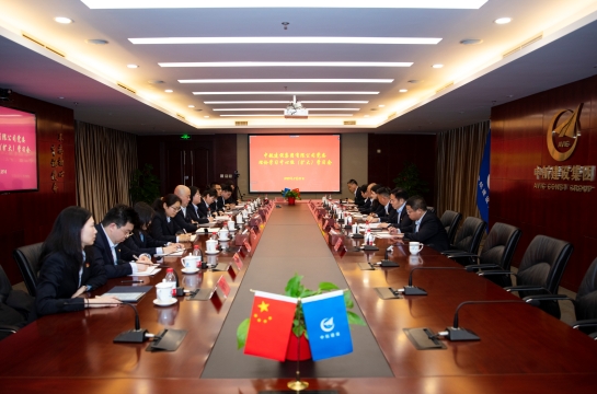 乐玩(中国)党委召开理论学习中心组（扩大）学习会议